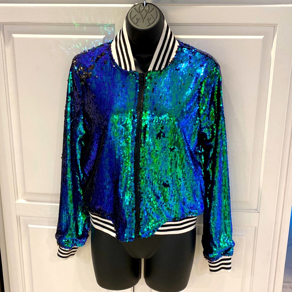 Forever 21 Mermaid 🧜‍♀️ color Sequined Jacket!!